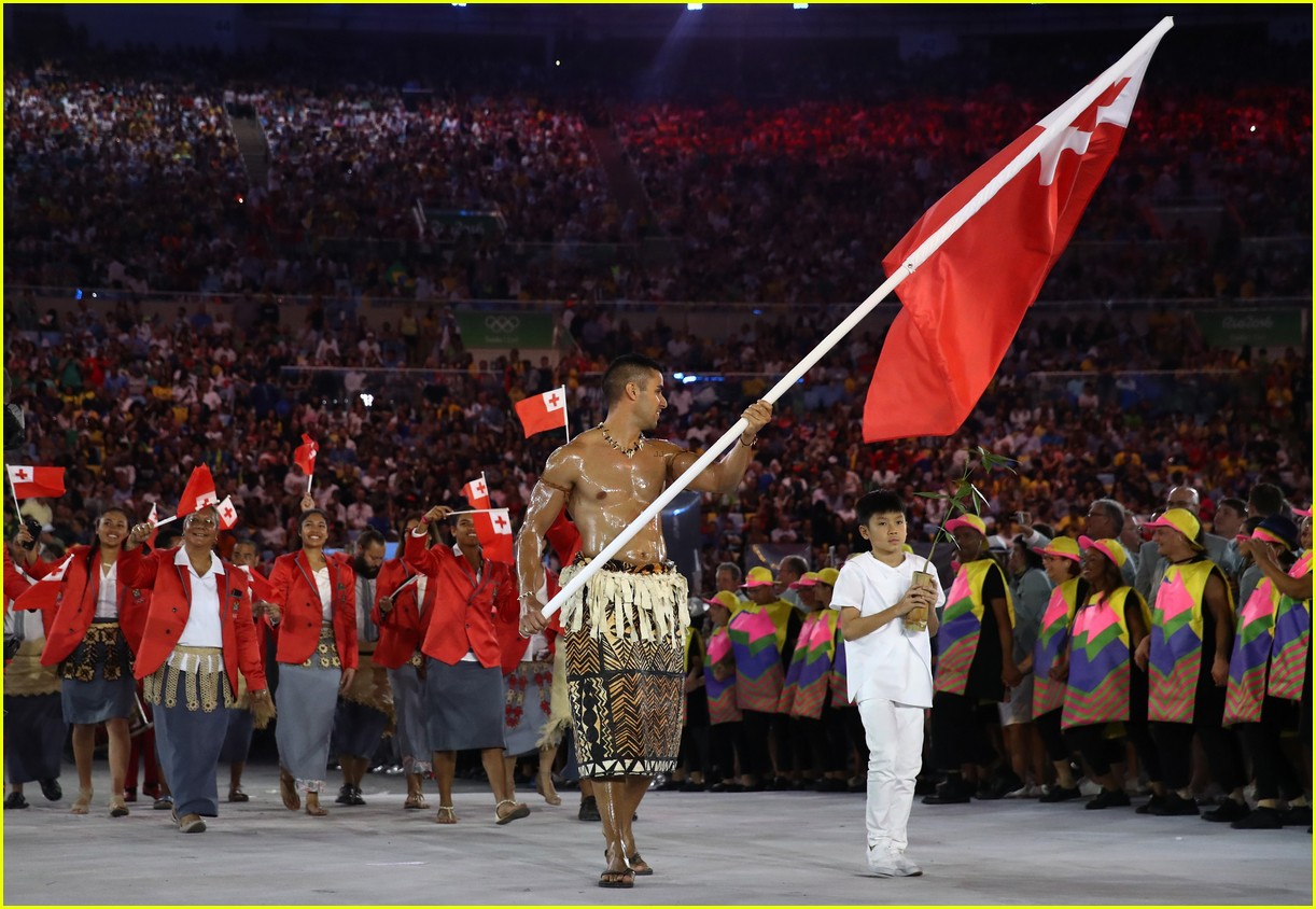 Photo tonga flag bearer pita taufatofua rio olympics 01 Photo